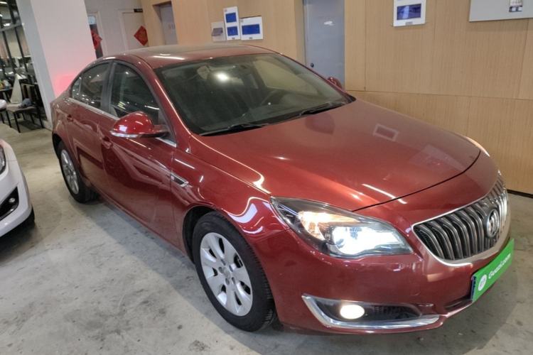 Used Buick Regal 2015 1.6T Leading Technology Model Front Right 45 Deg