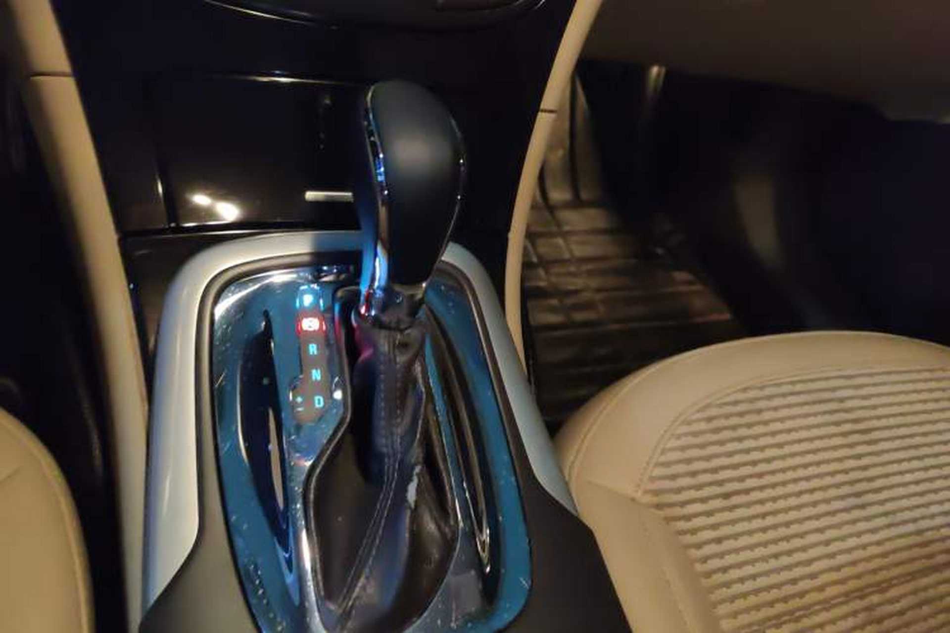 Used Buick Regal 2015 2.0L Leading Fashion Edition Gear Lever