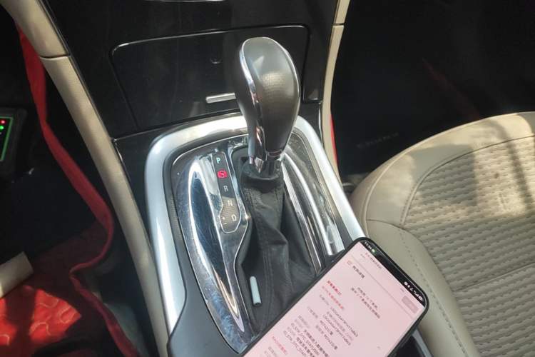 Used Buick Regal 2015 2.0L Leading Fashion Edition Gear Lever
