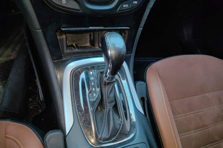 Used Buick Regal 2015 1.6T Elite Tech Model Gear Lever