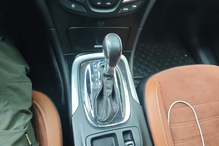 Used Buick Regal 2015 1.6T Elite Tech Model Gear Lever