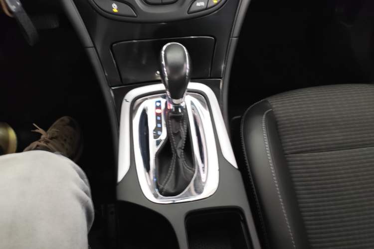 Used Buick Regal 2015 1.6T Leading Technology Model Gear Lever