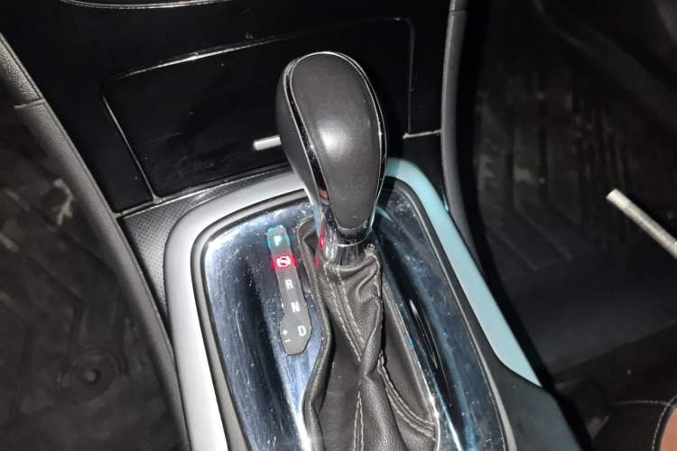 Used Buick Regal 2015 1.6T Elite Tech Model Gear Lever