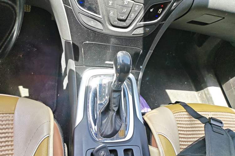 Used Buick Regal 2015 1.6T Elite Tech Model Gear Lever