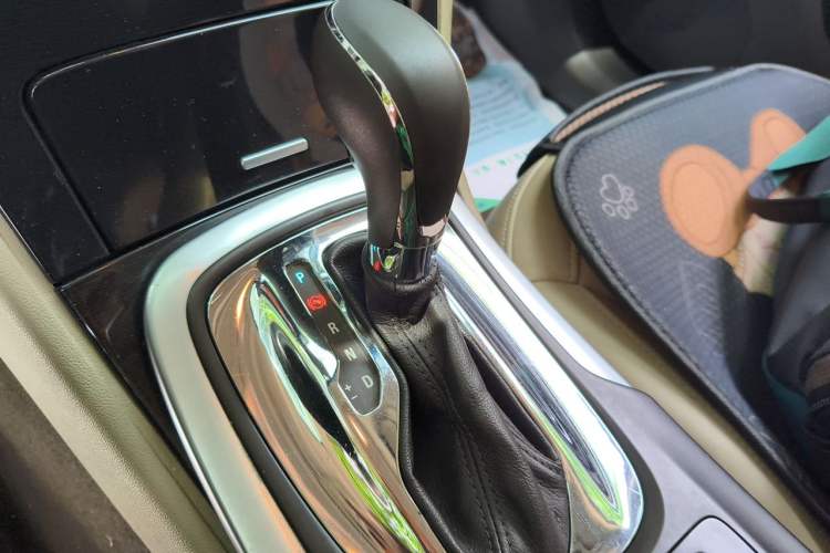 Used Buick Regal 2015 2.0L Elite Fashion Edition Gear Lever