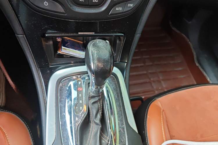 Used Buick Regal 2015 1.6T Elite Tech Model Gear Lever