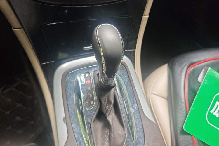 Used Buick Regal 2015 2.0L Leading Fashion Edition Gear Lever