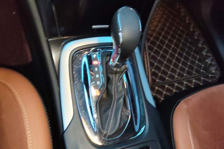 Used Buick Regal 2015 1.6T Elite Tech Model Gear Lever
