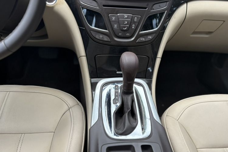 Used Buick Regal 2015 2.0L Elite Fashion Edition Gear Lever