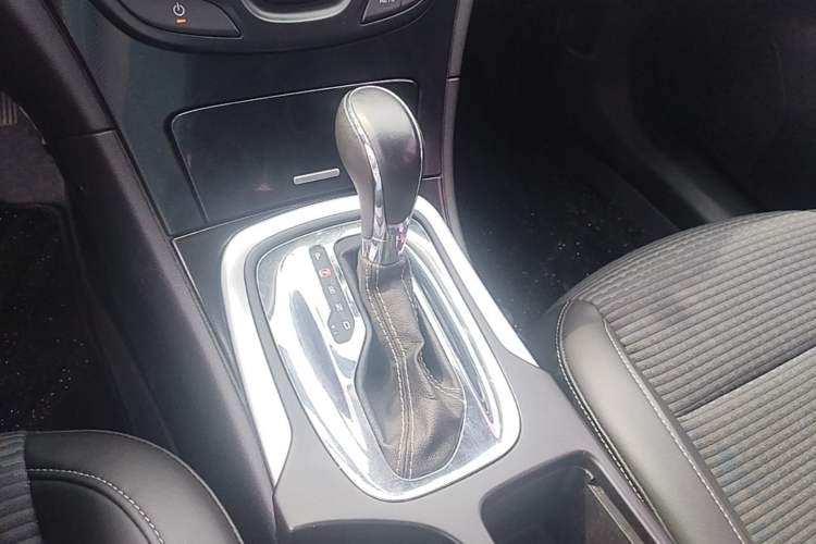 Used Buick Regal 2015 1.6T Leading Technology Model Gear Lever