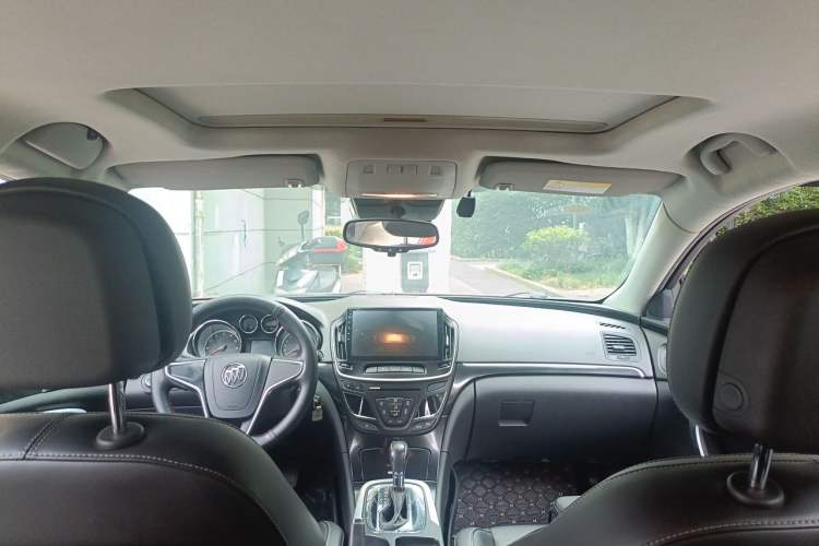 Used Buick Regal 2015 1.6T Fashion Tech Model Headliner