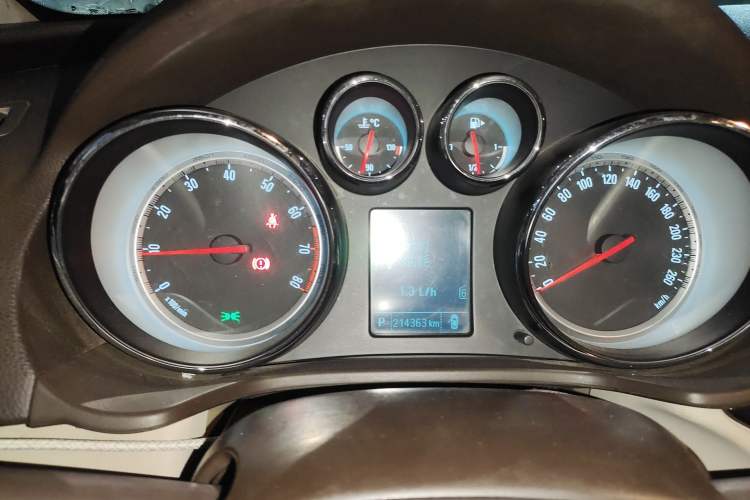 Used Buick Regal 2015 2.0L Leading Fashion Edition Instrument Cluster