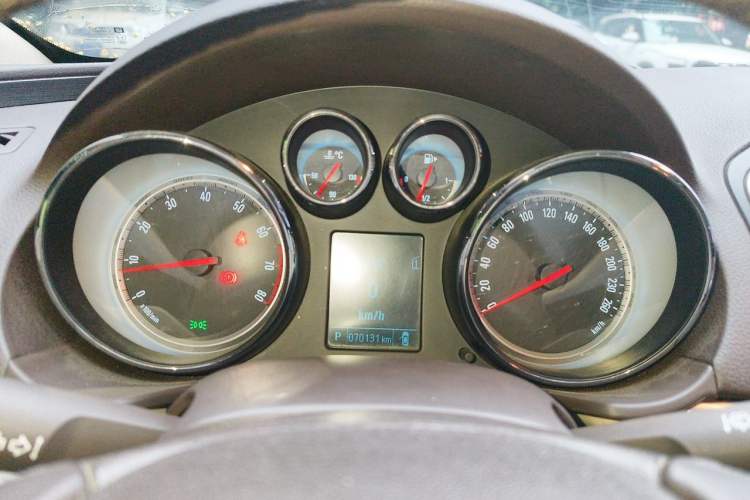 Used Buick Regal 2015 2.0L Leading Fashion Edition Instrument Cluster