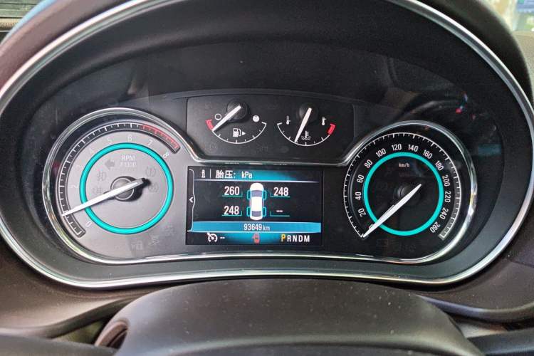 Used Buick Regal 2015 2.0L Elite Fashion Edition Instrument Cluster
