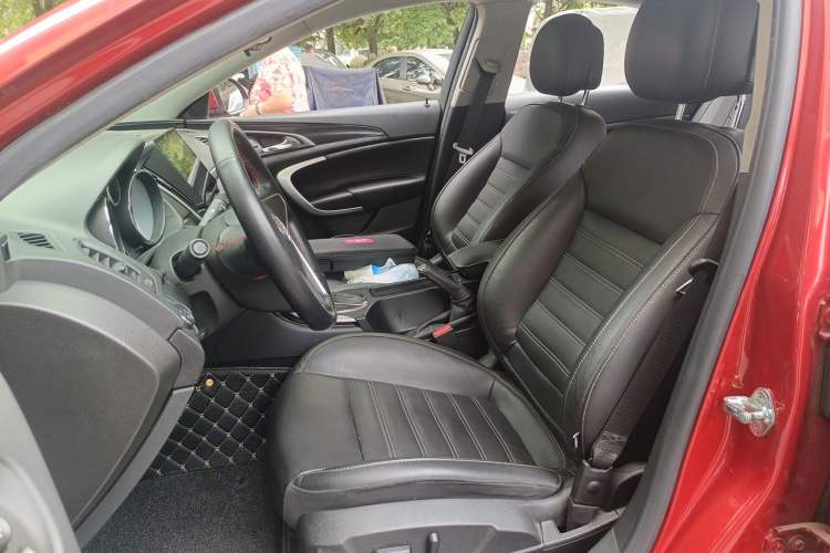 Used Buick Regal 2015 1.6T Fashion Tech Model Left Front Seat