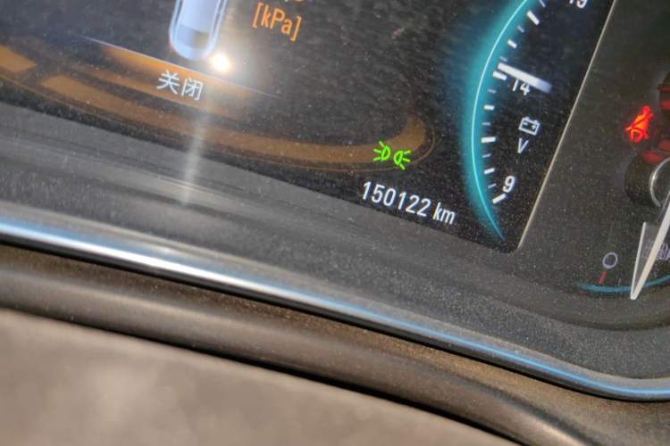 Used Buick Regal 2015 1.6T Elite Tech Model Odometer Close Up