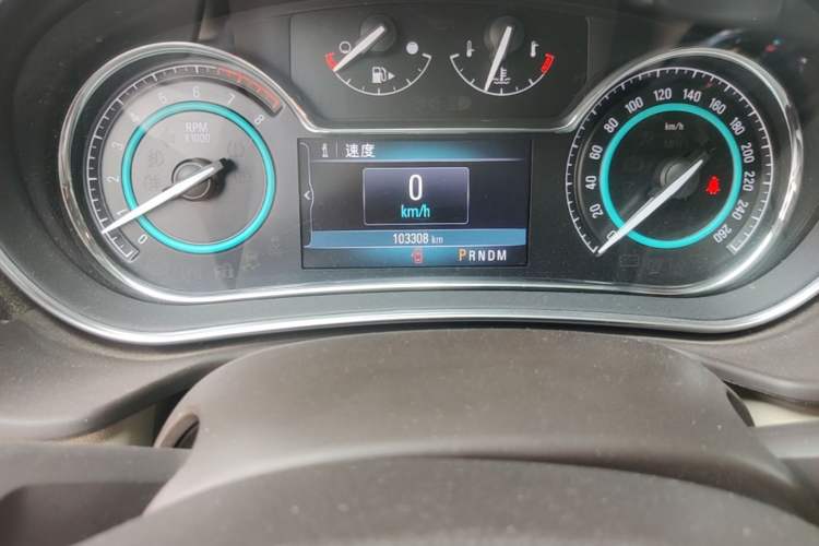 Used Buick Regal 2015 2.0L Elite Fashion Edition Odometer Close Up