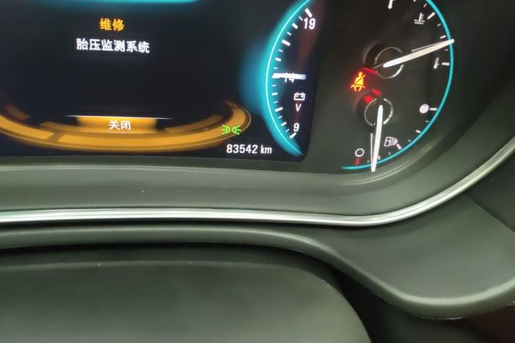 Used Buick Regal 2015 1.6T Elite Tech Model Odometer Close Up