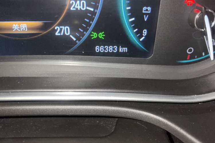 Used Buick Regal 2015 1.6T Elite Tech Model Odometer Close Up