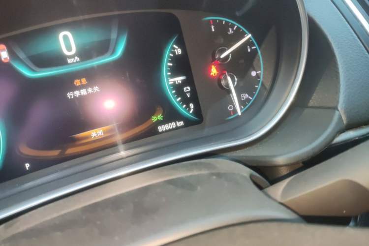 Used Buick Regal 2015 1.6T Elite Tech Model Odometer Close Up