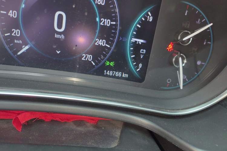 Used Buick Regal 2015 1.6T Elite Tech Model Odometer Close Up