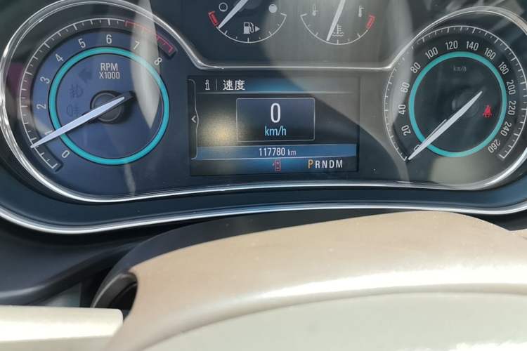 Used Buick Regal 2015 2.0L Elite Fashion Edition Odometer Close Up