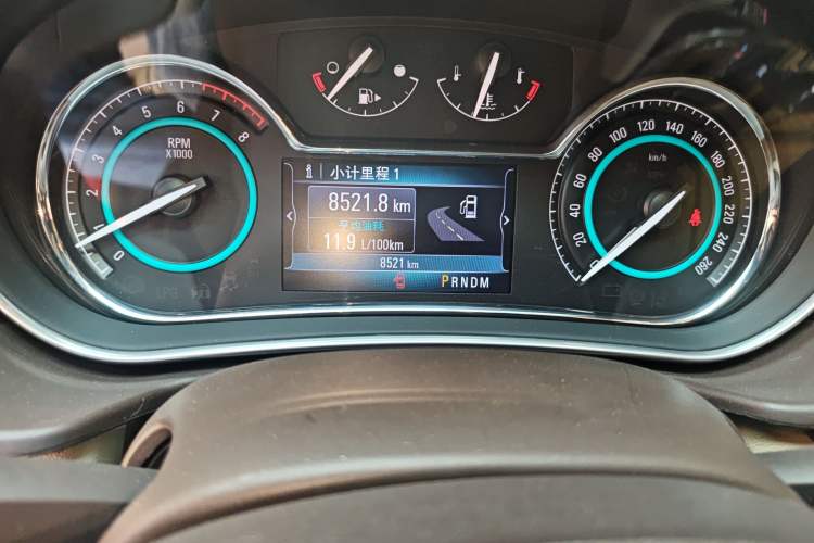 Used Buick Regal 2015 2.0L Elite Fashion Edition Odometer Close Up