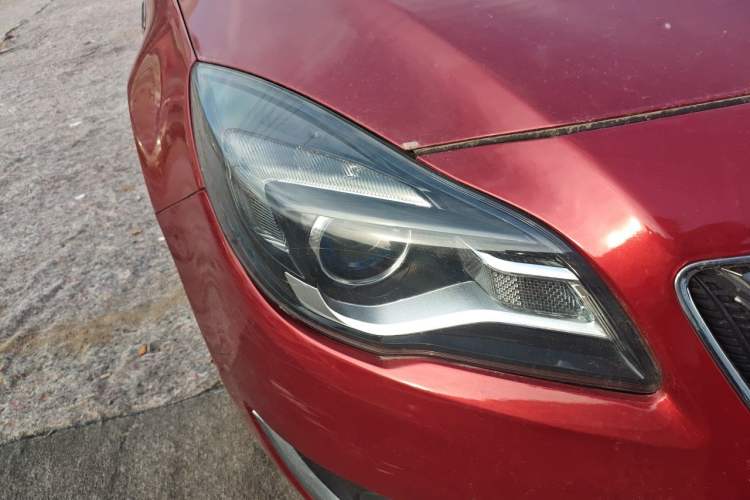 Used Buick Regal 2015 1.6T Leading Technology Model Right Front Headlight