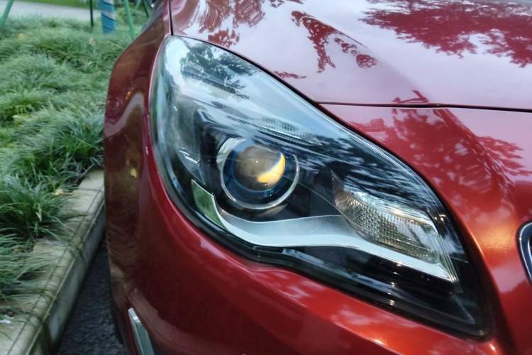 Used Buick Regal 2015 1.6T Elite Tech Model Right Front Headlight