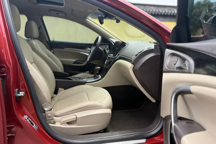 Used Buick Regal 2015 2.0L Elite Fashion Edition Right Front Seat