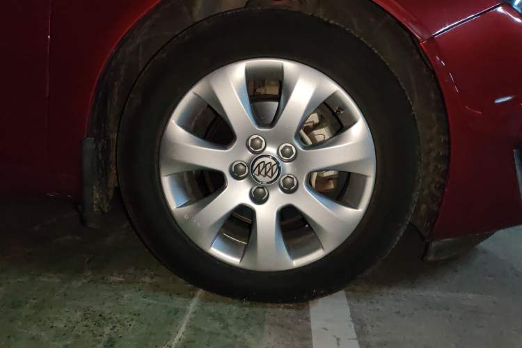 Used Buick Regal 2015 2.0L Leading Fashion Edition Right Front Wheel Hub