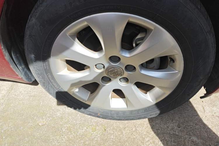 Used Buick Regal 2015 2.0L Leading Fashion Edition Right Front Wheel Hub