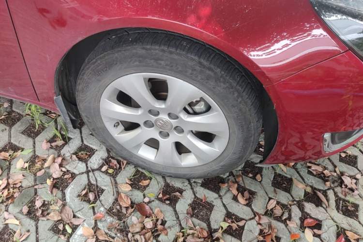 Used Buick Regal 2015 2.0L Elite Fashion Edition Right Front Wheel Hub