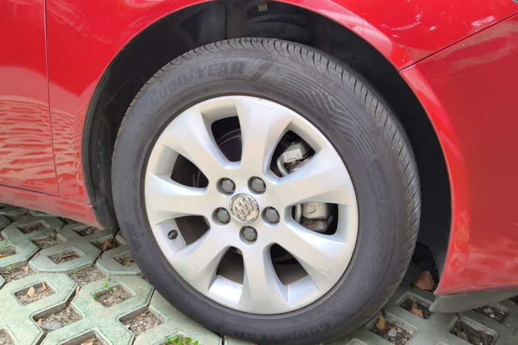 Used Buick Regal 2015 2.0L Elite Fashion Edition Right Front Wheel Hub