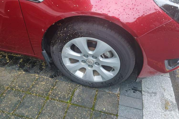 Used Buick Regal 2015 2.0L Leading Fashion Edition Right Front Wheel Hub
