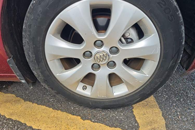 Used Buick Regal 2015 2.0L Elite Fashion Edition Right Front Wheel Hub