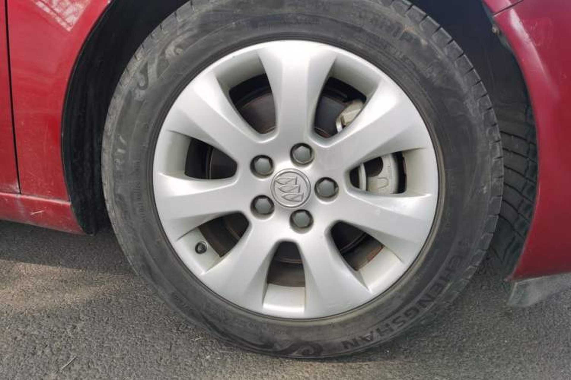 Used Buick Regal 2015 1.6T Elite Tech Model Right Front Wheel Hub