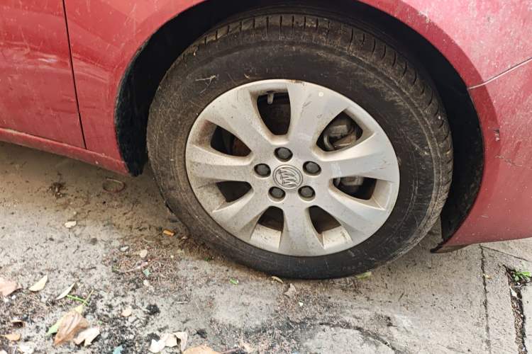 Used Buick Regal 2015 2.0L Elite Fashion Edition Right Front Wheel Hub