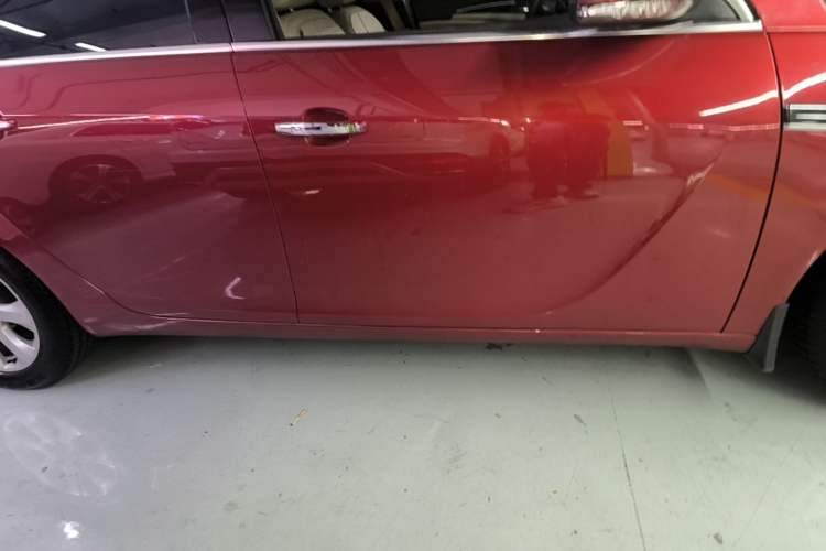 Used Buick Regal 2015 2.0L Elite Fashion Edition Right Side Sill