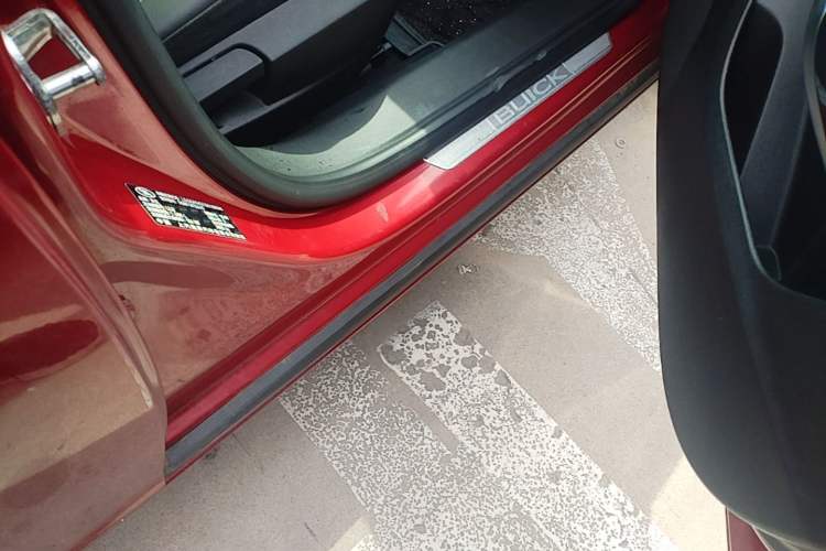 Used Buick Regal 2015 1.6T Leading Technology Model Right Side Sill