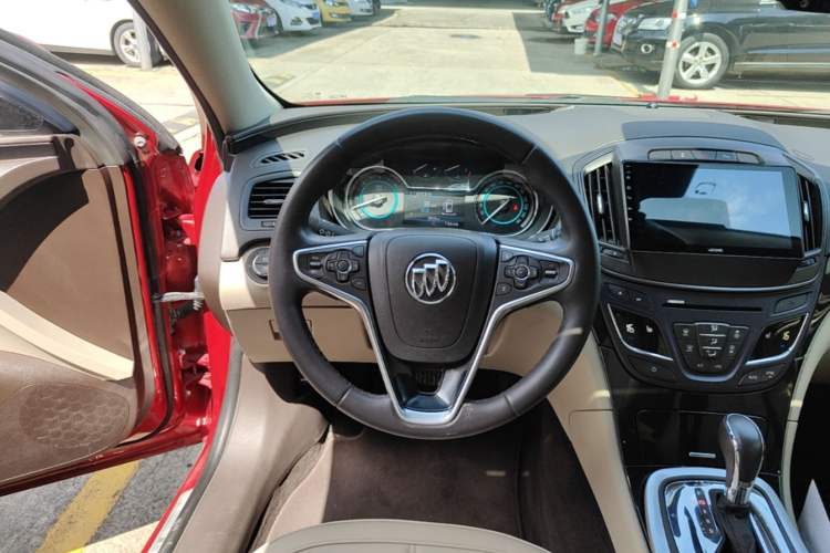 Used Buick Regal 2015 2.0L Elite Fashion Edition Steering Wheel