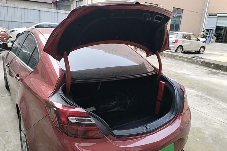 Used Buick Regal 2015 2.0L Leading Fashion Edition Trunk