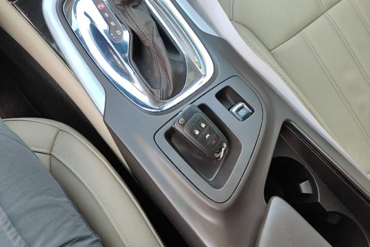 Used Buick Regal 2015 2.0L Elite Fashion Edition Vehicle Key