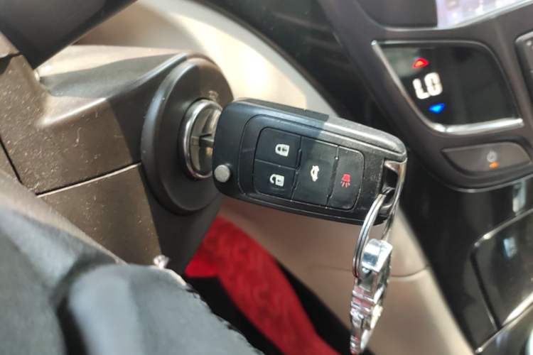 Used Buick Regal 2015 2.0L Leading Fashion Edition Vehicle Key