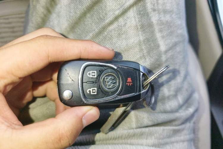 Used Buick Regal 2015 2.0L Leading Fashion Edition Vehicle Key