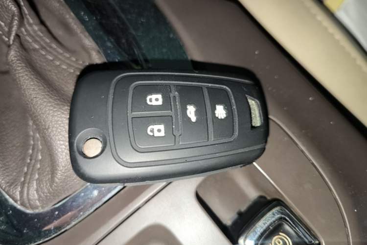 Used Buick Regal 2015 2.0L Elite Fashion Edition Vehicle Key