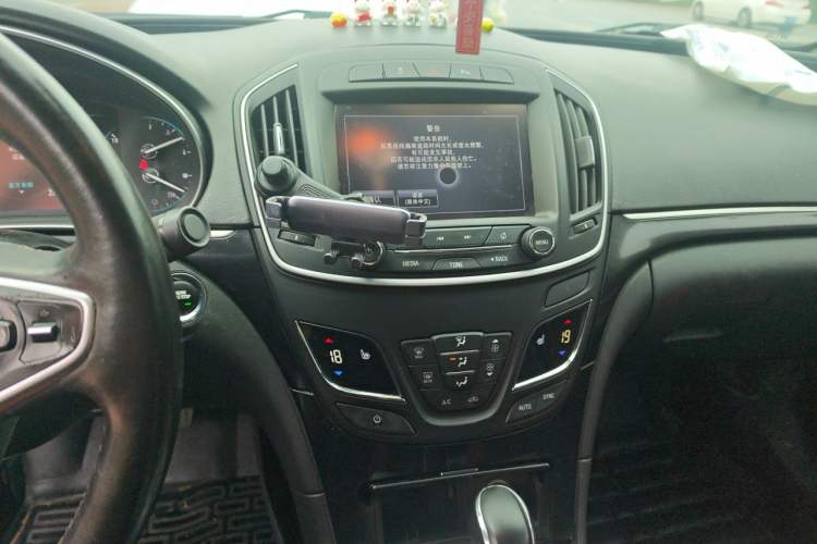 Used Buick Regal 2015 1.6T Elite Tech Model Audio And AC Panel