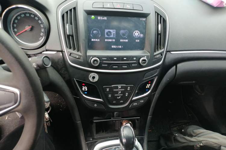 Used Buick Regal 2015 1.6T Leading Technology Model Audio And AC Panel