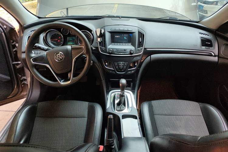 Used Buick Regal 2015 1.6T Fashion Tech Model Center Console