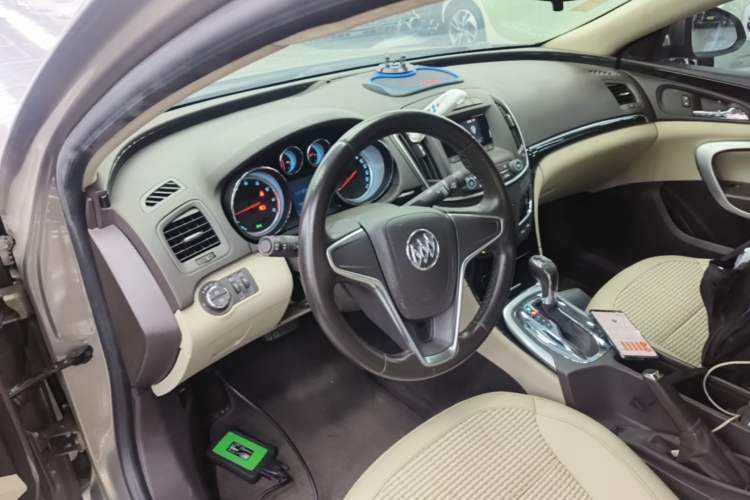 Used Buick Regal 2015 2.0L Leading Fashion Edition Center Console
